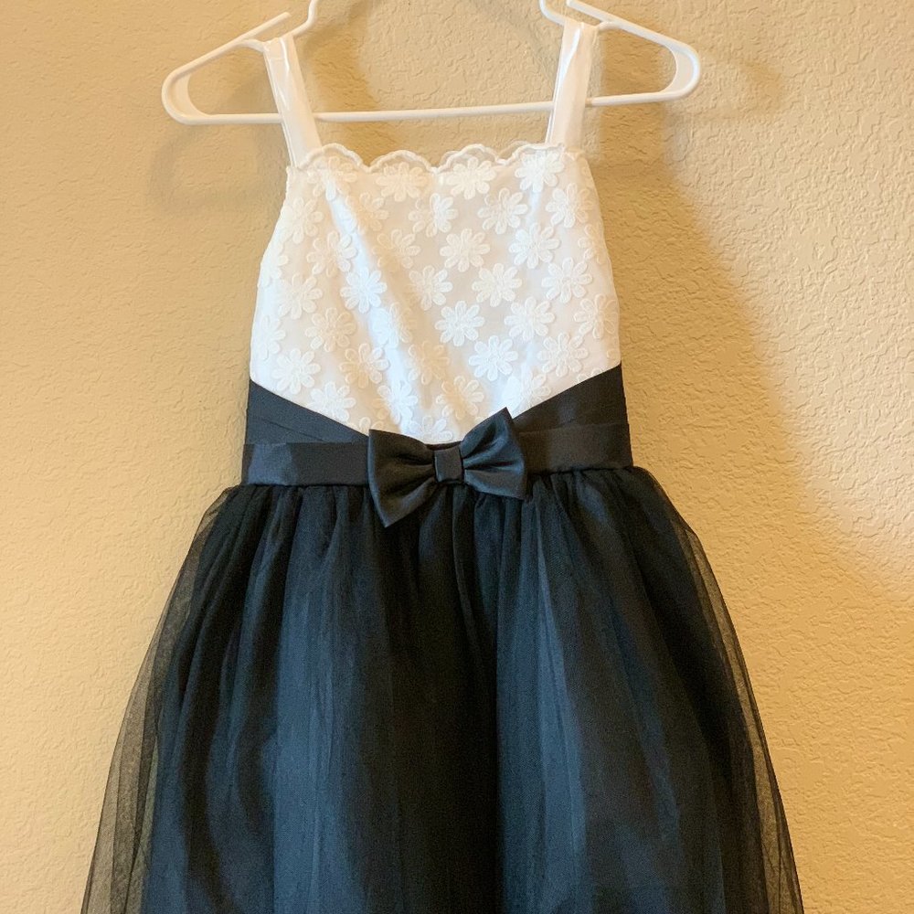 Zunie Black & White Girls Dress, Size 14, Tags on.